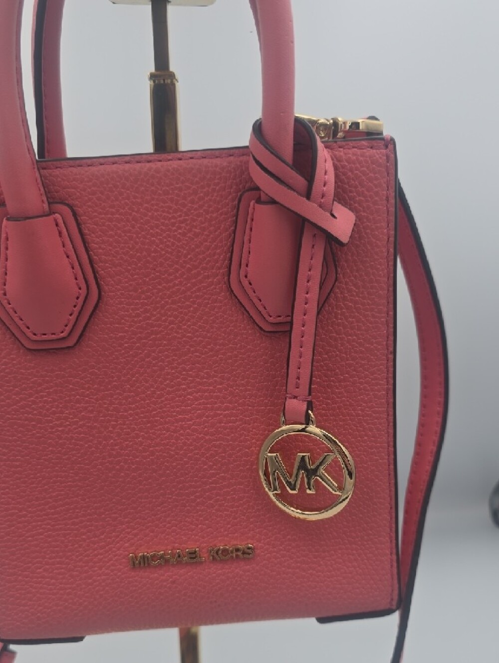 Michael Kors Pink Pebbled Leather Mini Crossbody/Phone Holder W/ Gold (NWOT)💖 - Picture 4 of 9